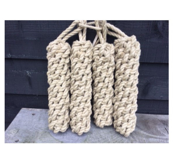 Handgeknoopte touwfender-ropefender-stootwil van touw Ø ongeveer 8 cm